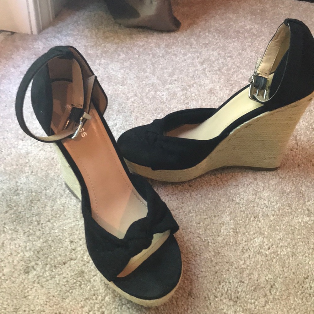 Express black knot wedges size 7